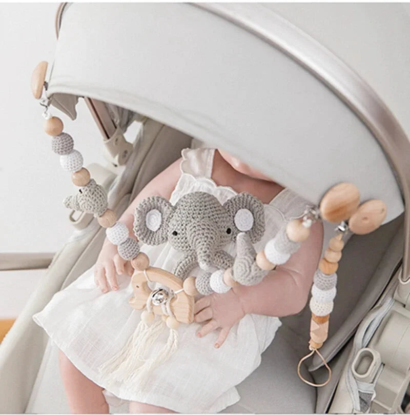 Pendant Bébé en Bois et Maille